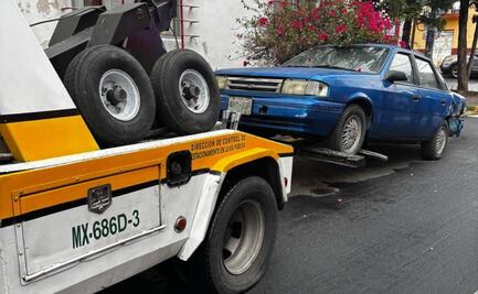 Alcaldía Álvaro Obregón retira autos abandonados de calles de varias colonias; emiten 100 infracciones