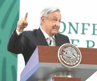 4T defiende la ley eléctrica por vías jurídica y política