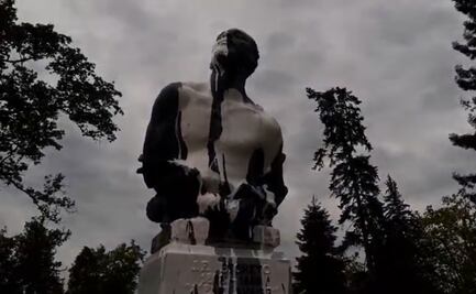 Pintan de blanco estatua que conmemora la abolición de la esclavitud