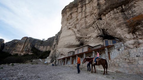 Duerme en cavernas dentro de este hotel de la Sierra Tarahumara