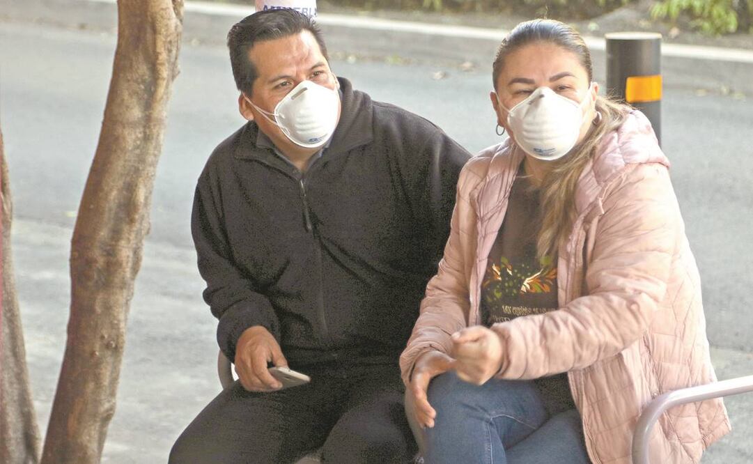 El matrimonio Ángel-Yadhira acudió al Hospital de Nutrición para inscribirse como voluntario a la vacuna, pero no lo logró. Foto: Carlos Mejía. EL UNIVERSAL