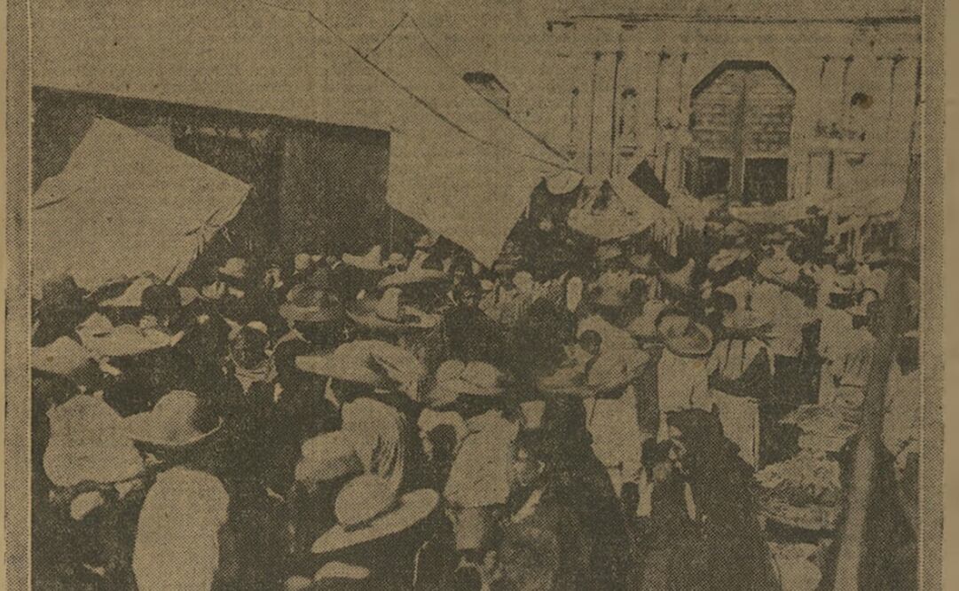 Una gran cantidad de personas se reunieron en la Basílica de Guadalupe en 1918, incluso "más que en años anteriores", según reportó este periódico. Foto: Hemeroteca El Universal