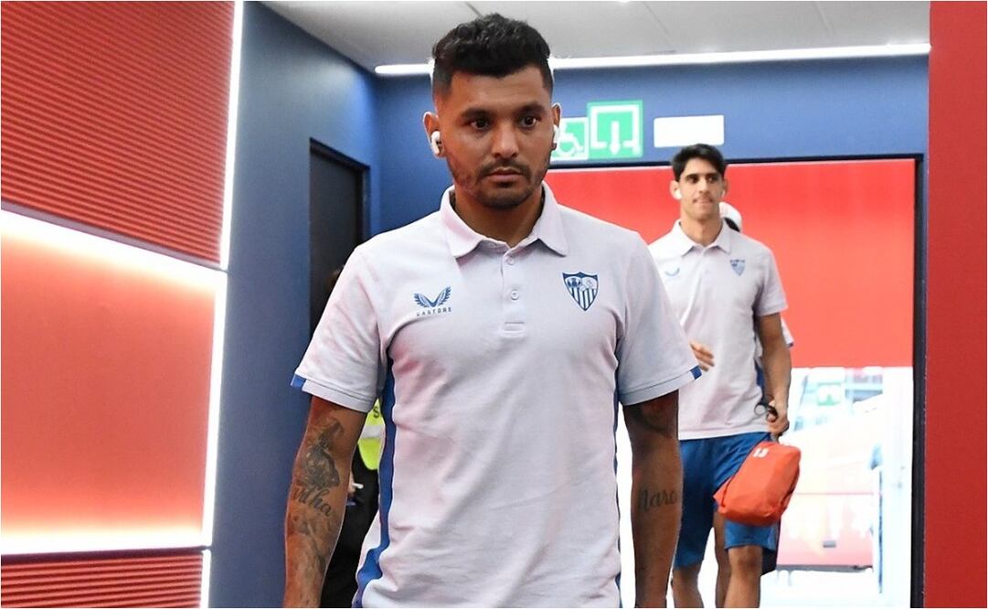 Tecatito Corona es operado con éxito, pero permanecerá en el hospital  / FOTO: Twitter: @SevillaFC