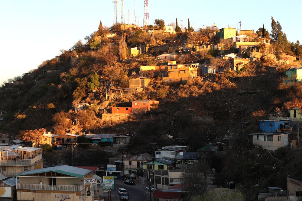 Aspecto de Nogales, Sonora. Las vías del tren diveiden las zonas de influencia de las bandas de la droga. Fotografías de Valente Rosas / EL UNIVERSAL
