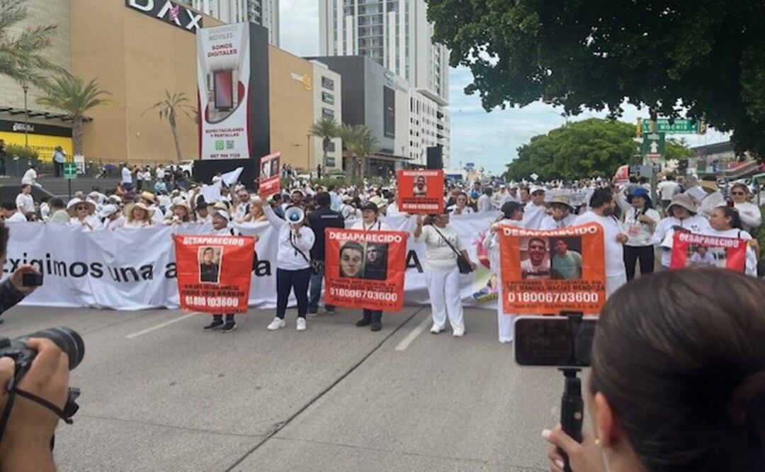 Culiacán se une en marcha por la paz tras 20 días de violencia. Foto: Javier Cabrera Martínez