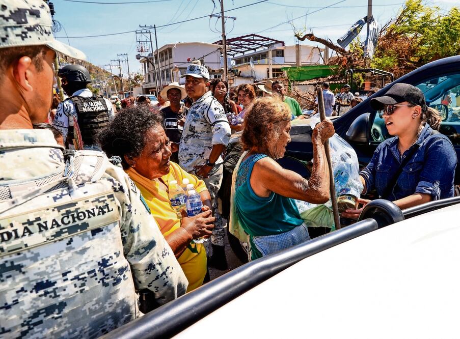 Son 11 mil 500 agentes de las Fuerzas Armadas los que atienden la reconstrucción de Acapulco y Coyuca. Foto: David Guzmán/EFE
