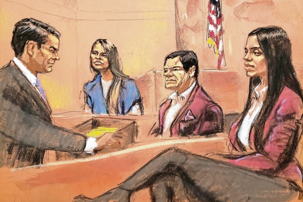 El fiscal Anthony Nardozi, Lucero Sánchez López, Joaquín Guzmán Loera y su esposa, Emma Coronel, durante el proceso del líder del Cártel de Sinaloa el año pasado en un tribunal de Brooklyn, Nueva York.