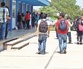 Gobiernos atacan autonomía de universidades