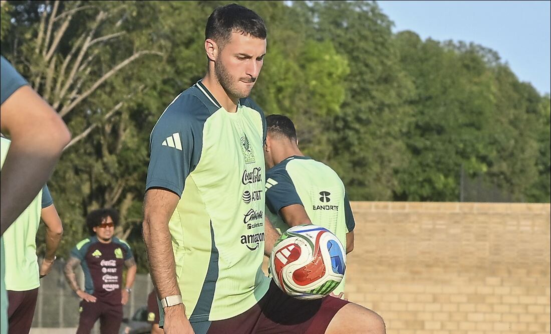 Santiago Giménez habla tras goleada de Colombia / Foto: Imago7