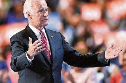 Escándalo de acoso pega a Biden; él se defiende