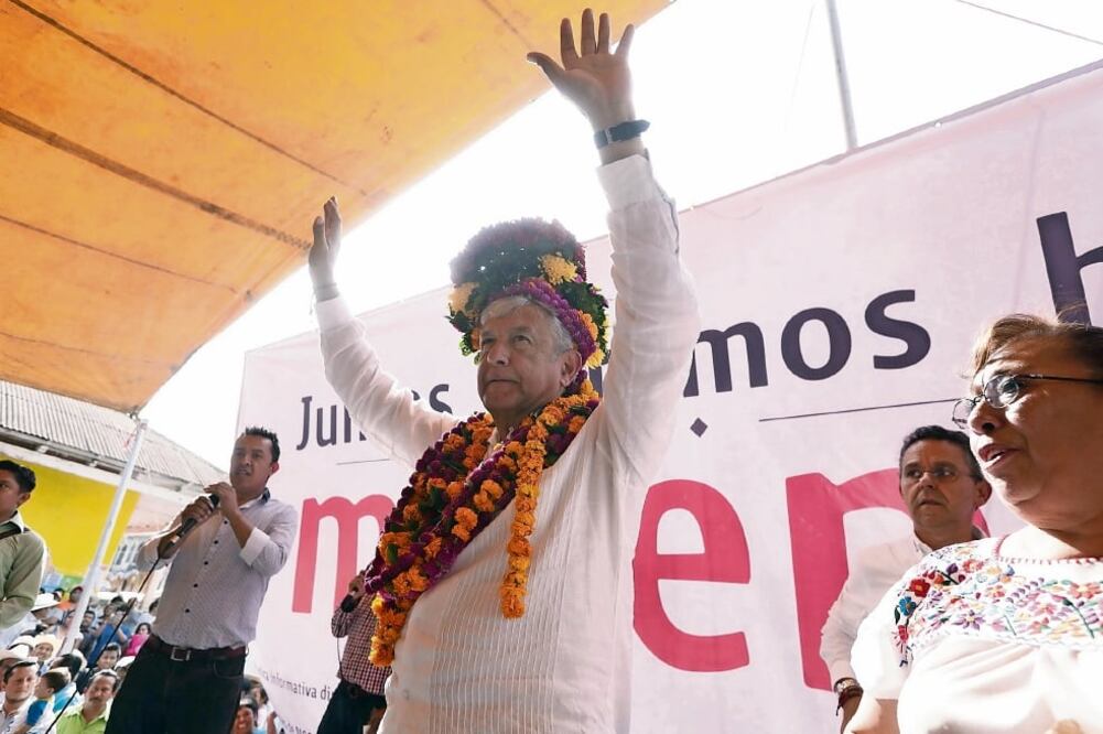 Andrés Manuel López Obrador se presentó en San Felipe Orizatlán, Hidalgo, estado donde realiza una gira de cuatro días. (LUIS CORTÉS. EL UNIVERSAL)