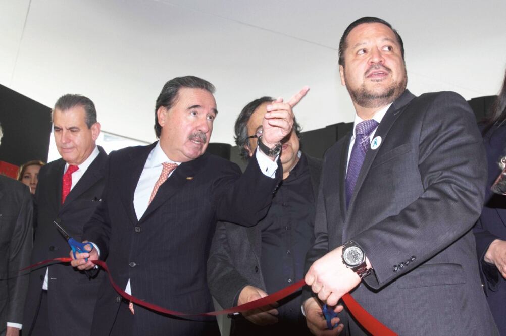 El coordinador de PRI, Emilio Gamboa (izq.), anticipó que su bancada respaldará la iniciativa del Presidente; mientras que el coordinador del PAN, Fernando Herrera (der.), pide que el fiscal tenga un periodo de 9 años (MOISÉS PABLO. CUARTOSCURO)