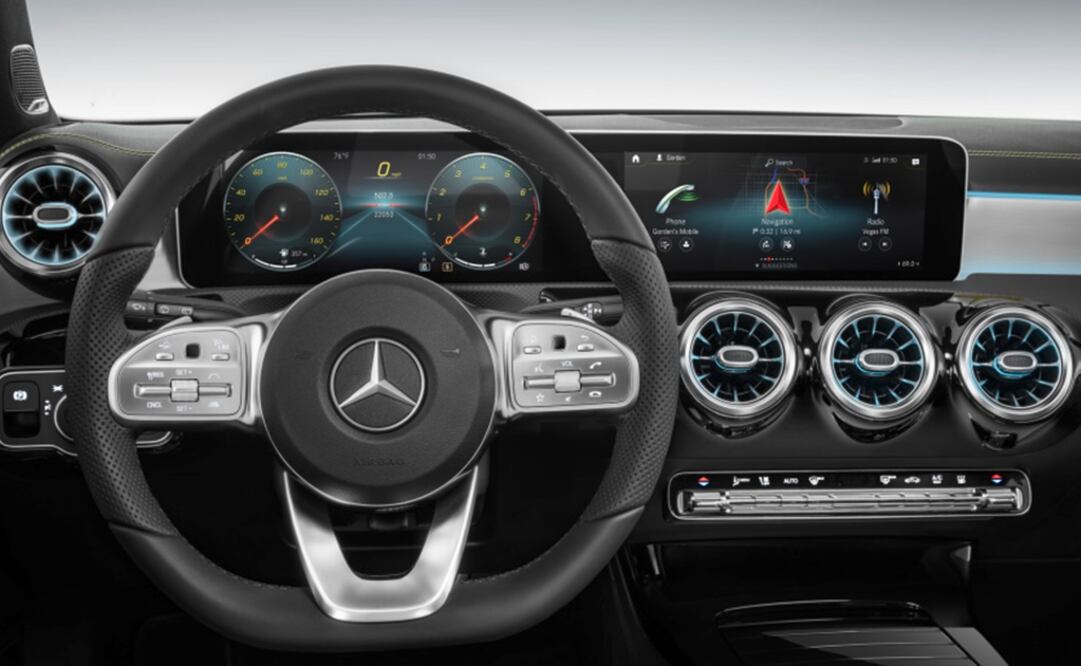 Mercedes-Benz presenta sistema de infoentretenimiento MBUX