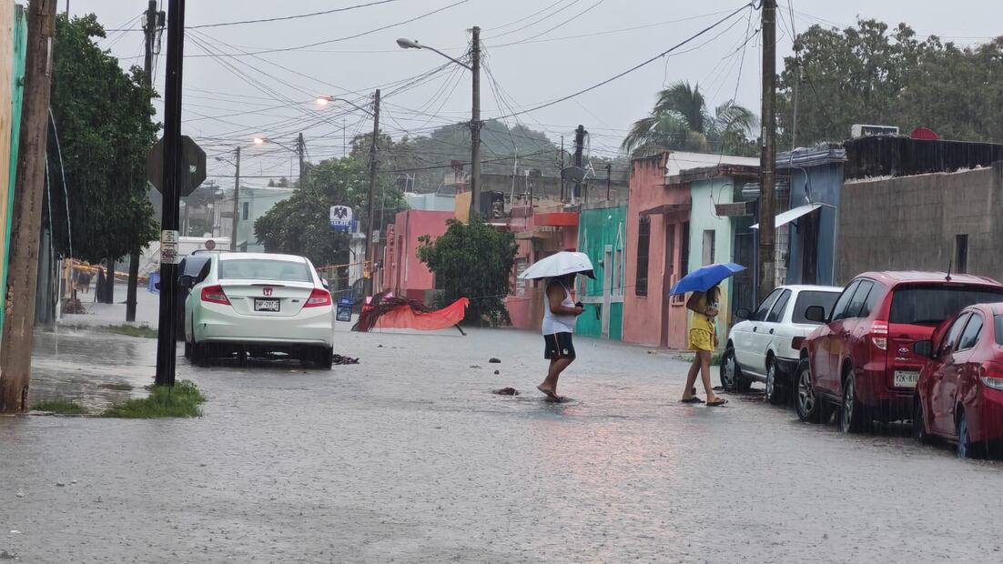 Inundaciones en Mérida ante fuertes lluvias, viento y relámpagos. Foto: Especial