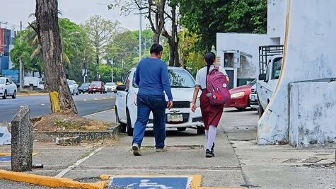 Retiran a niños de las escuelas por mensajes en redes sociales