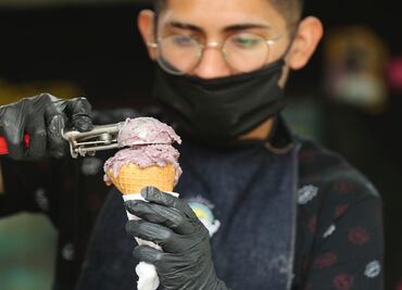 Con sabores de dulces típicos mexicanos, heladería hace frente a la crisis por Covid