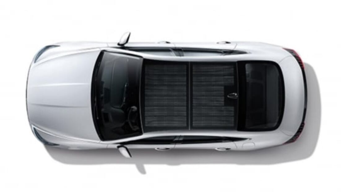 Hyundai revela Sonata híbrido con techo solar