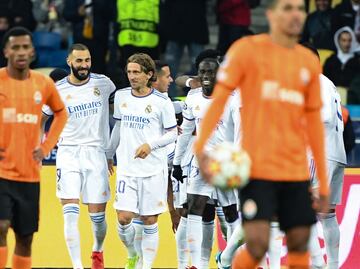 Real Madrid golea al Shakhtar y aún aspira al liderato de su grupo en la Champions