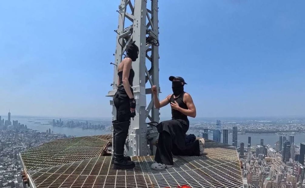 Propuesta de matrimonio en la cima del Empire State Building en Nueva York. Foto: X