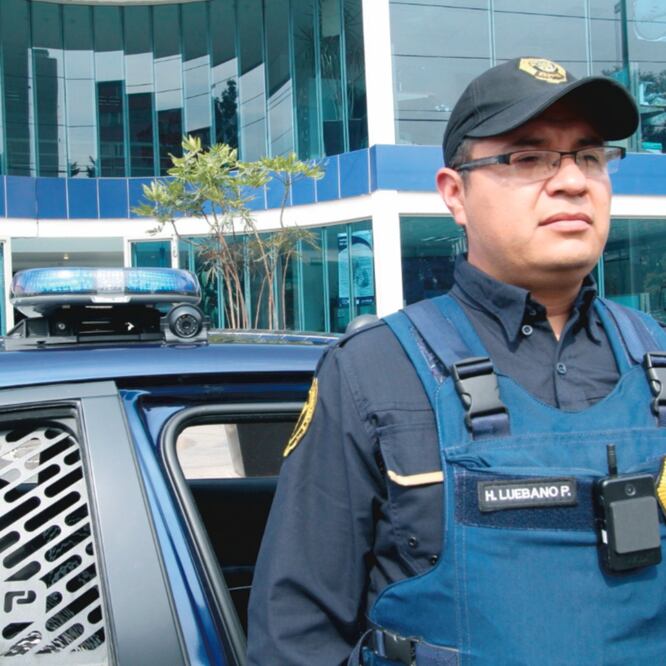 La policía de la CDMX es la única en el país que ha implementado las cámaras corporales, que los elementos deben tener durante su turno laboral. FOTOS ESPECIALES