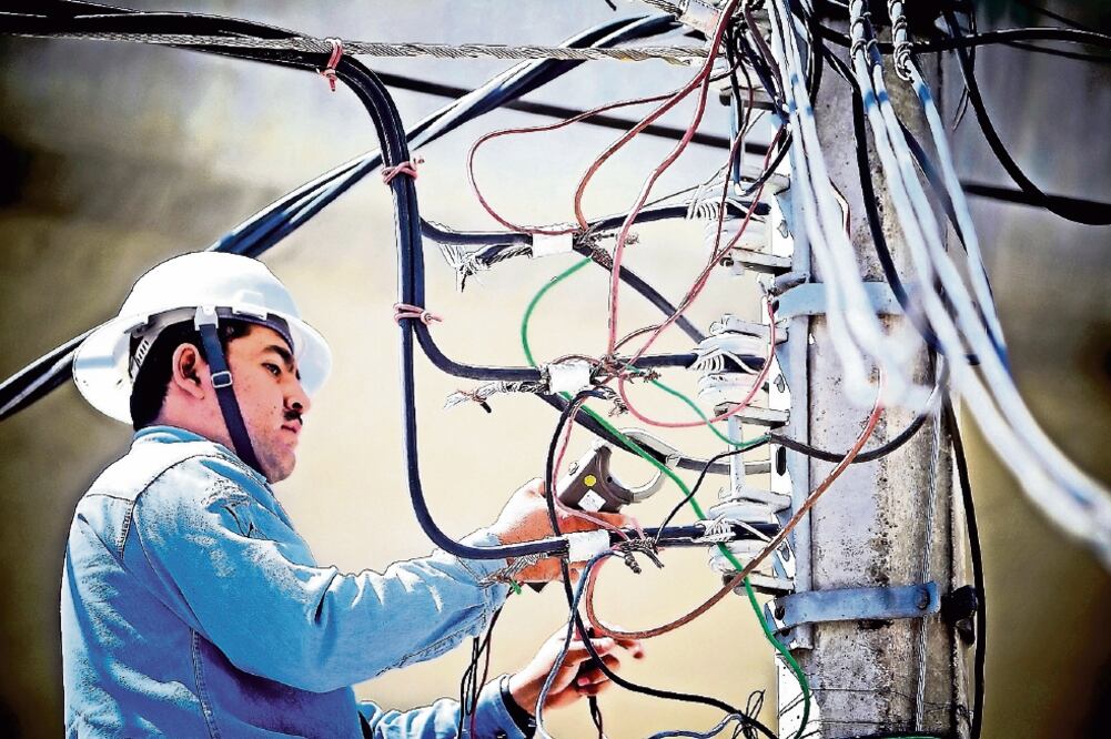 Las divisiones de la Subgerencia Comercial de CFE estiman que el adeudo total de los municipios del Estado de México asciende a 3 mil 529 millones de pesos (ARCHIVO EL UNIVERSAL)