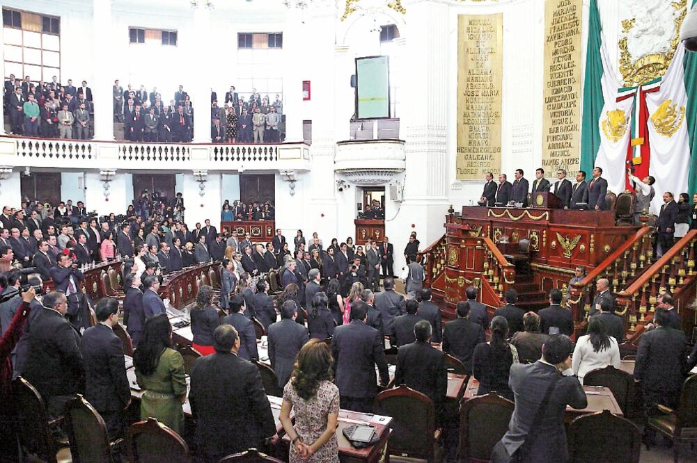 A unos días de que los nuevos legisladores rindan protesta en la ALDF, en la Sala Regional del Distrito Federal del TEPJF se aprobaron cambios en la conformación de las bancadas (ARCHIVO EL UNIVERSAL)