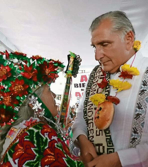 Adán Augusto López Hernández ofreció crear un plan de ayuda para mujeres parecido al programa de adultos mayores. Foto: Especial