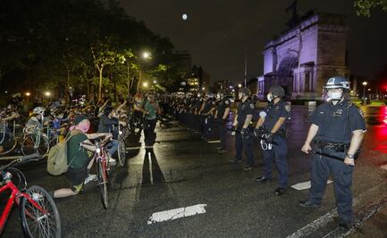 Más de 50 policías antidisturbios de NY renuncian tras caso de brutalidad policial