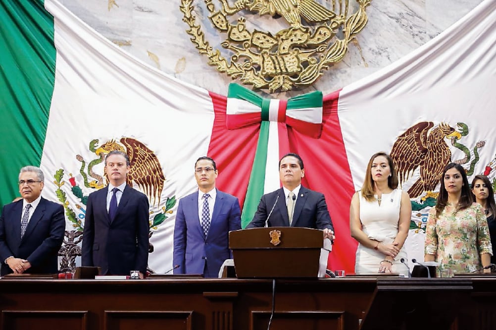 El gobernador Silvano Aureoles acudió al Congreso Estatal a dar a conocer sus obras de gobierno, en las que se han invertido más de 13 mil 600 mdp (ARCHIVO. EL UNIVERSAL)