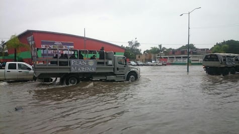 Entregan víveres a damnificados por lluvias en Tamaulipas