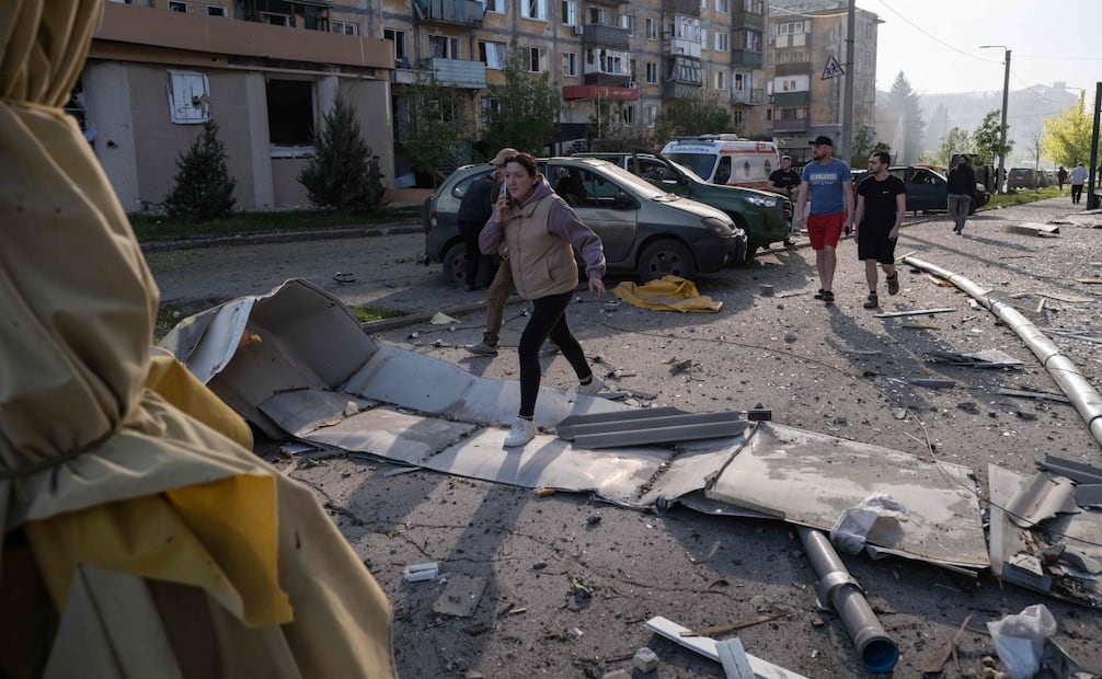 Parte de los escombros dejados tras el bombardeo ruso a ciudades ucranianas (05/05/2026). Foto: AFP.