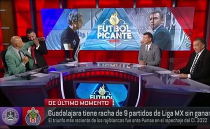 Álvaro Morales "muerde" al Chelís en pleno programa de televisión