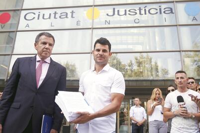 Julio Iglesias suma otra demanda de paternidad