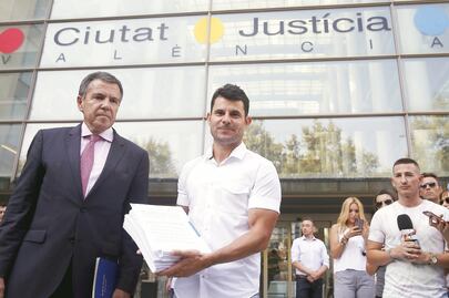 Julio Iglesias suma otra demanda de paternidad