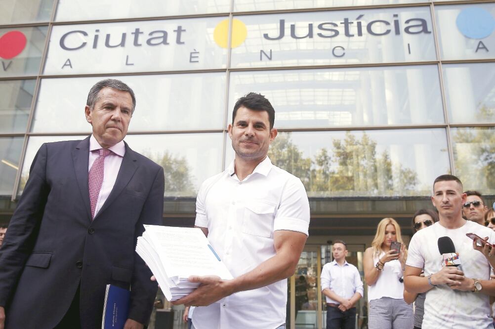 El joven presentó la demanda frente a los juzgados de Valencia (KAI FÖRSTERLING. EFE)