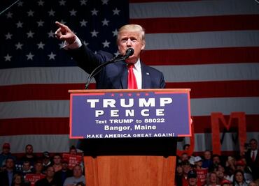 Trump denuncia que funcionarios de Obama trabajan para proteger a Clinton