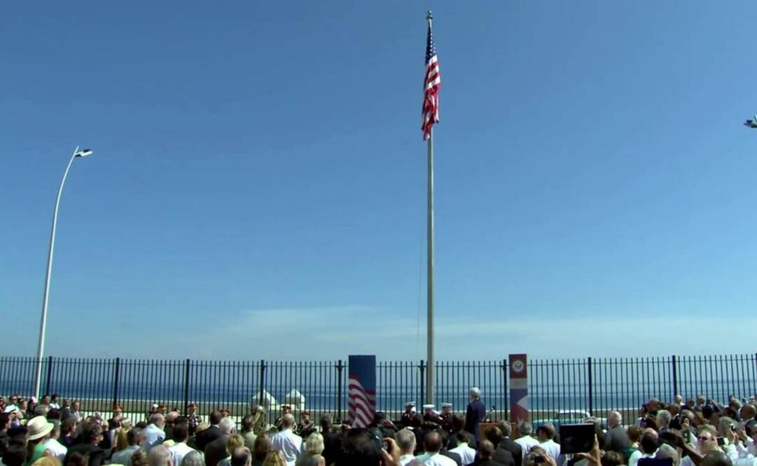 Bandera de EU ondea en Cuba por primera vez en 50 años