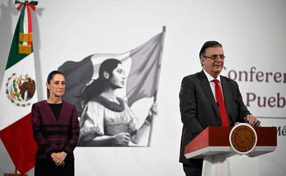 El secretario de Economía, Marcelo Ebrard Casaubon, informó que Heineken invertirá en el país 2 mil 750 millones de dólares para la instalación de una nueva planta cervecera en Yucatán. Foto: AFP