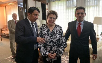 Entregan reconocimiento embajadores a Bertha Luján