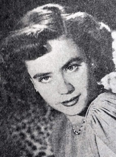 Su Gran Majestad María Trinidad I, 1951. Los bailes de coronación también servían para reunir fondos y se supo que, en el caso de candidatas de provincia, el monto recaudado por sus votos iba al Socorro Alpino local. Foto: ESPECIAL/Cortesía Enrique Chávez Poupard.