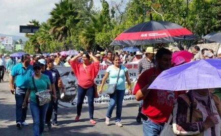 Maestros marchan también en Guerrero y Michoacán