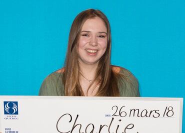 Adolescente gana lotería con el primer boleto que compra en su vida