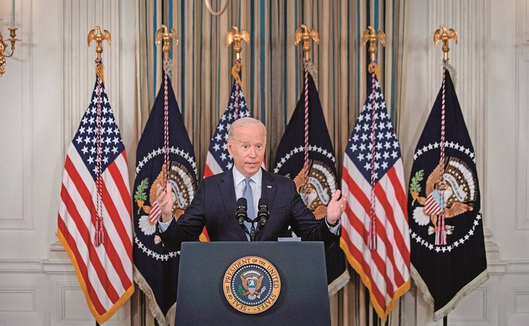 El presidente de Estados Unidos, Joe Biden, dijo en la Casa Blanca que desde principios de agosto algunas personas inmunodeprimidas ya pudieron recibir una tercera dosis de las vacunas de Pfizer en el país. Foto: Al DRAGO/ EFE.