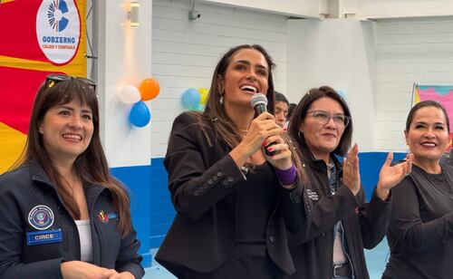 Alessandra Rojo de la Vega señaló que deportivos, parques y plazas deben tener condiciones adecuadas para el uso de las familias.
(23/09/26)
Foto: Especial.