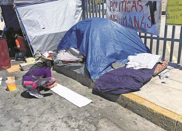 Desbordan Juárez miles de migrantes varados