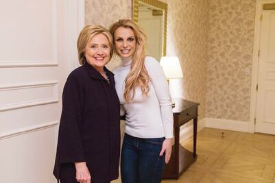 Spears  apoya a Hillary Clinton... sólo durante unos minutos 