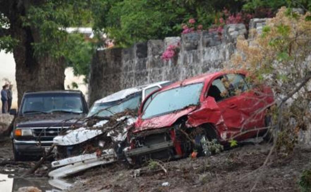 Gobernador de SLP brinda apoyo a familias de fallecidos en tromba