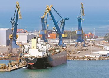 Lista ley para que Semar se haga cargo de puertos como lo ordenó AMLO; acusan militarización