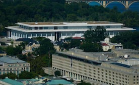 Juez dictamina que no puede volver a usarse el nombre de Trump en el Centro Kennedy; junta directiva acuerda cerrarlo por reformas
