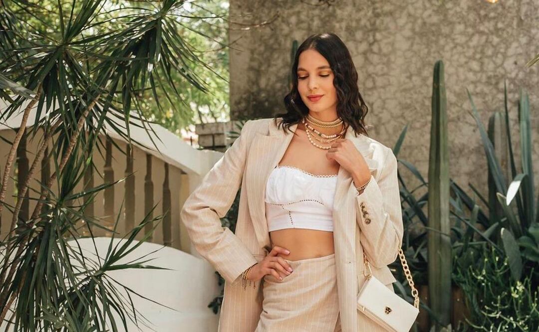 Los vestidos con faldas transparentes están en tendencia / Foto: Instagram @ariananny.tenorio